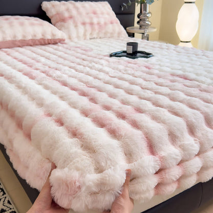 https://cdn.shopify.com/s/files/1/0549/1638/2879/files/SuperSoftFauxRabbitPlushMattressProtectorFittedSheet-_1.jpg?v=1730886051