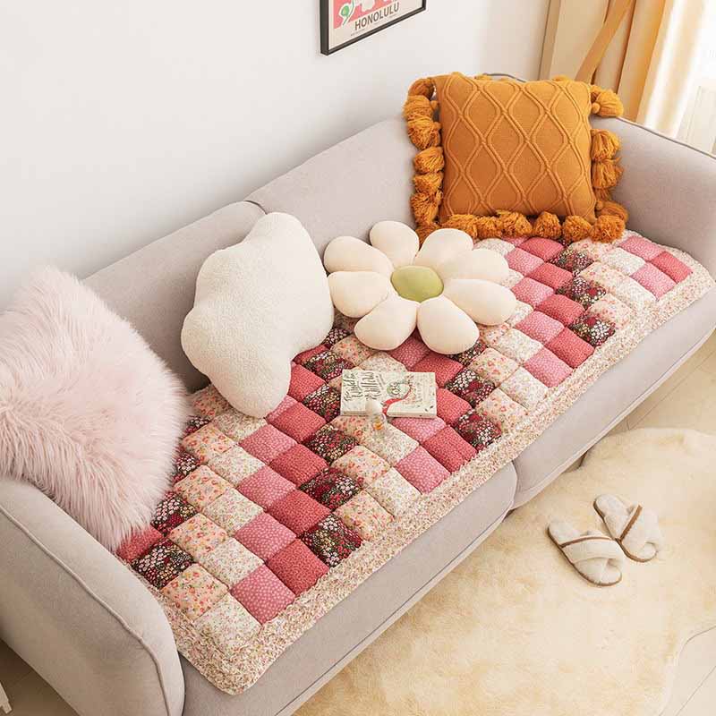 https://cdn.shopify.com/s/files/1/0549/1638/2879/files/funnyfuzzyGardenChicCottonProtectiveSofaCover-_10.jpg?v=1692257452