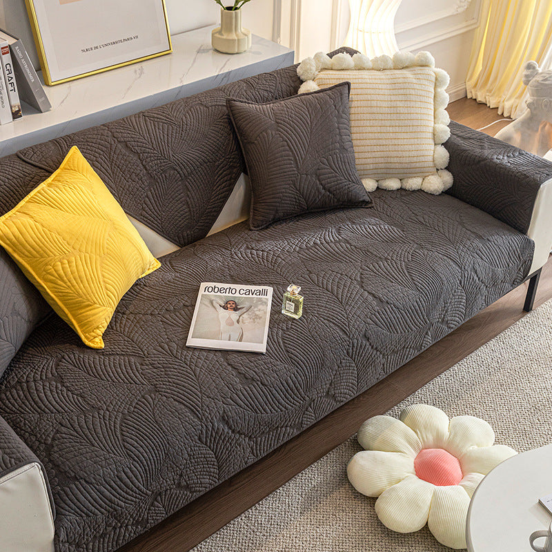 https://cdn.shopify.com/s/files/1/0549/1638/2879/files/funnyfuzzyLeafSofaMatFurnitureAnti-scratch_SkidProtectionCouchCover-_10.jpg?v=1689926293