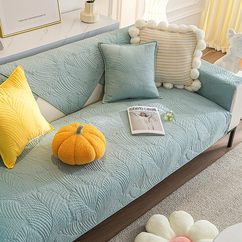 https://cdn.shopify.com/s/files/1/0549/1638/2879/files/funnyfuzzyLeafSofaMatFurnitureAnti-scratch_SkidProtectionCouchCover-_8.jpg?v=1689926293